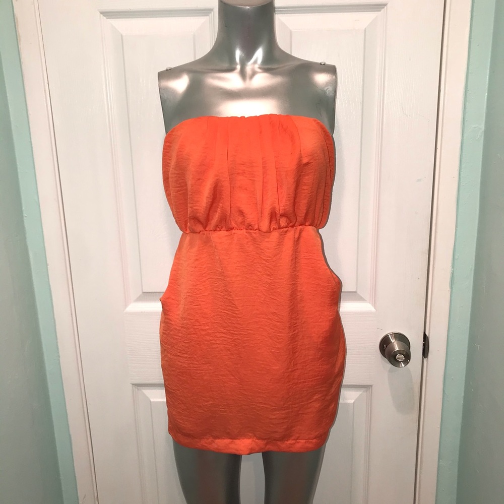- Orange 🍊 tube dress with pockets 💥